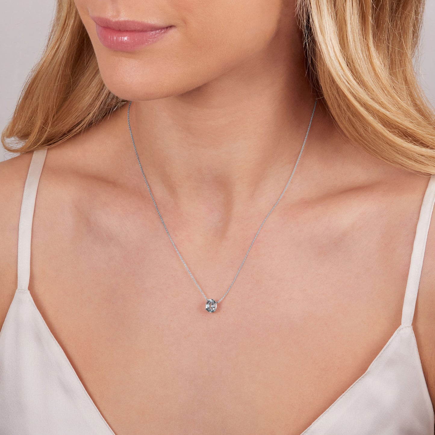 1.61cts Oval Shape Aquamarine Pendant