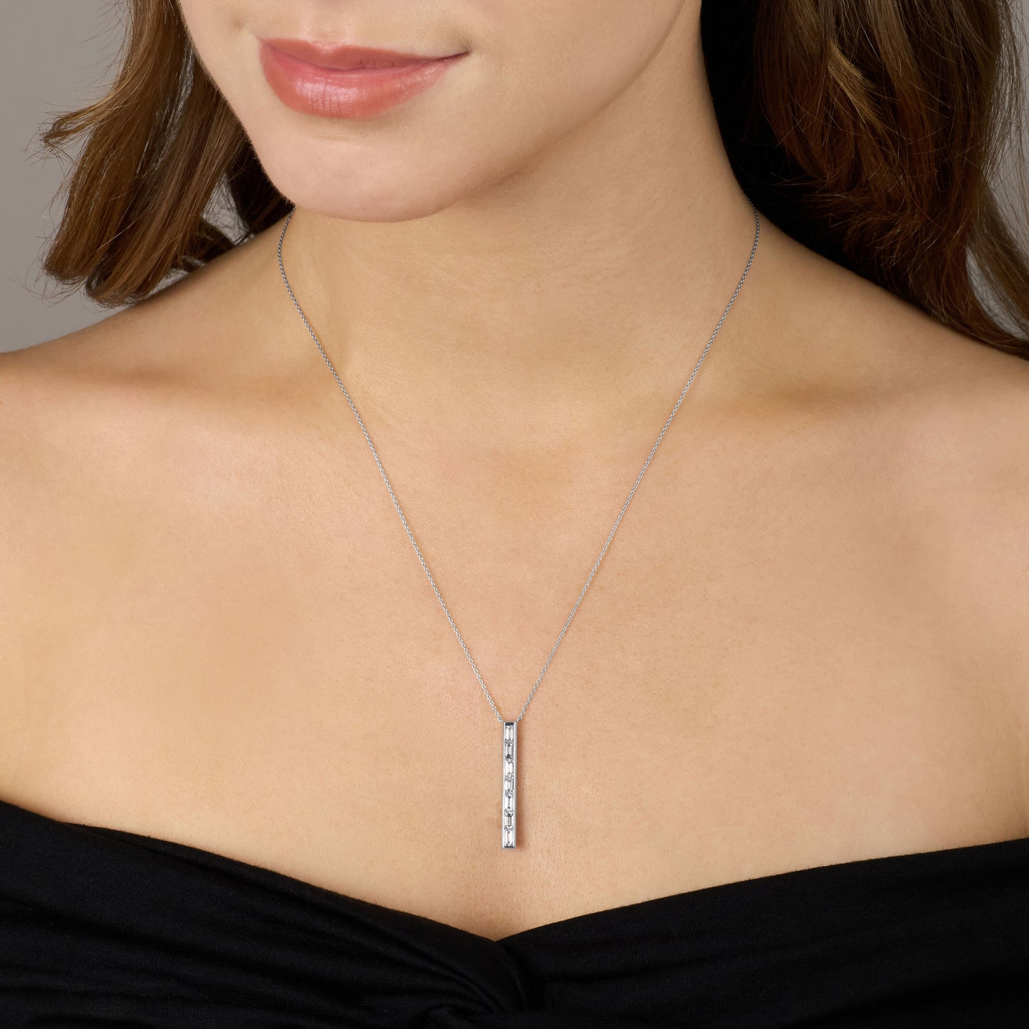 1.33cts Baguette Cut Diamond Set Bar Pendant