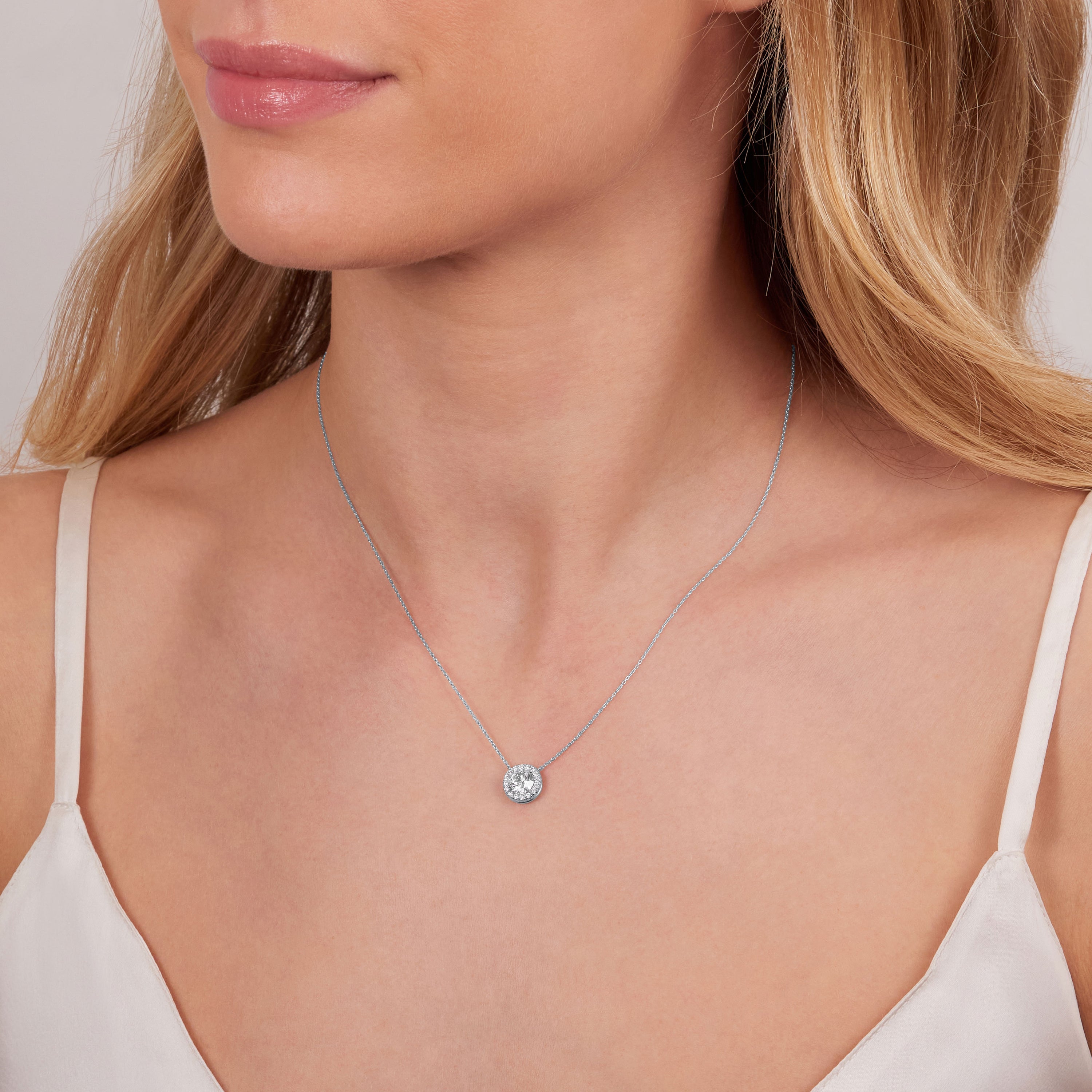 1.04cts Round Brilliant Cut Diamond Cluster Pendant