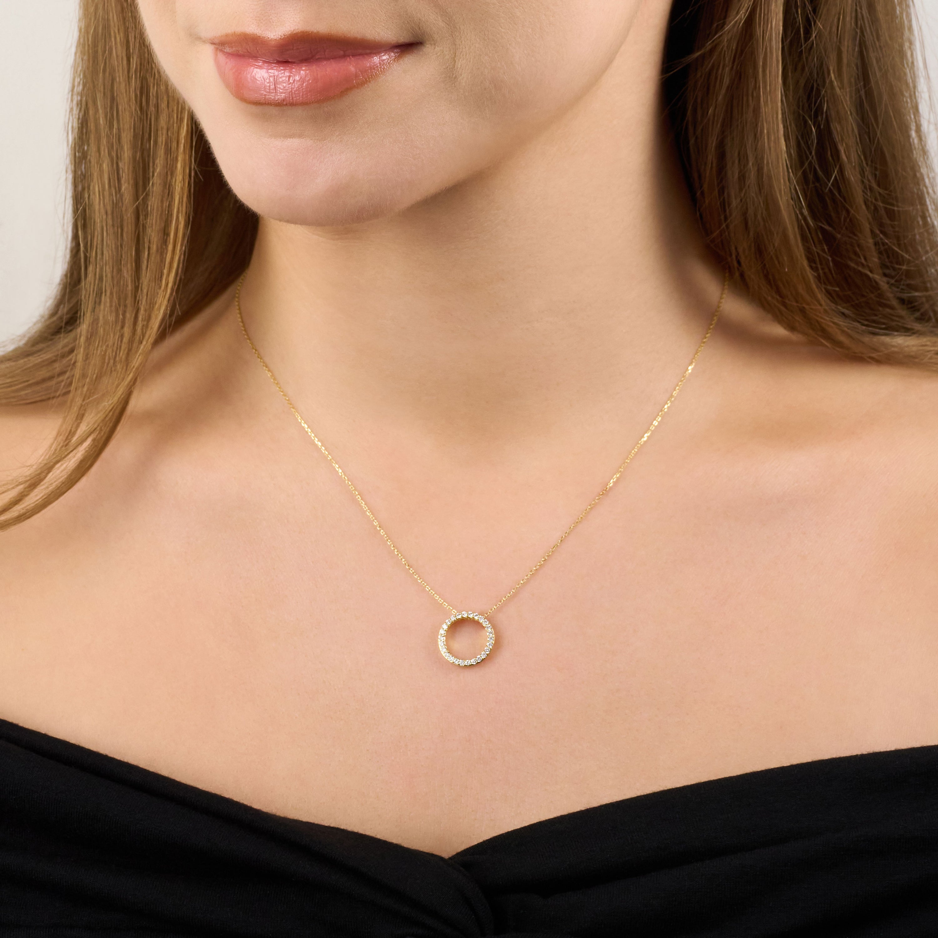 0.27ct Diamond Set Circle Pendant