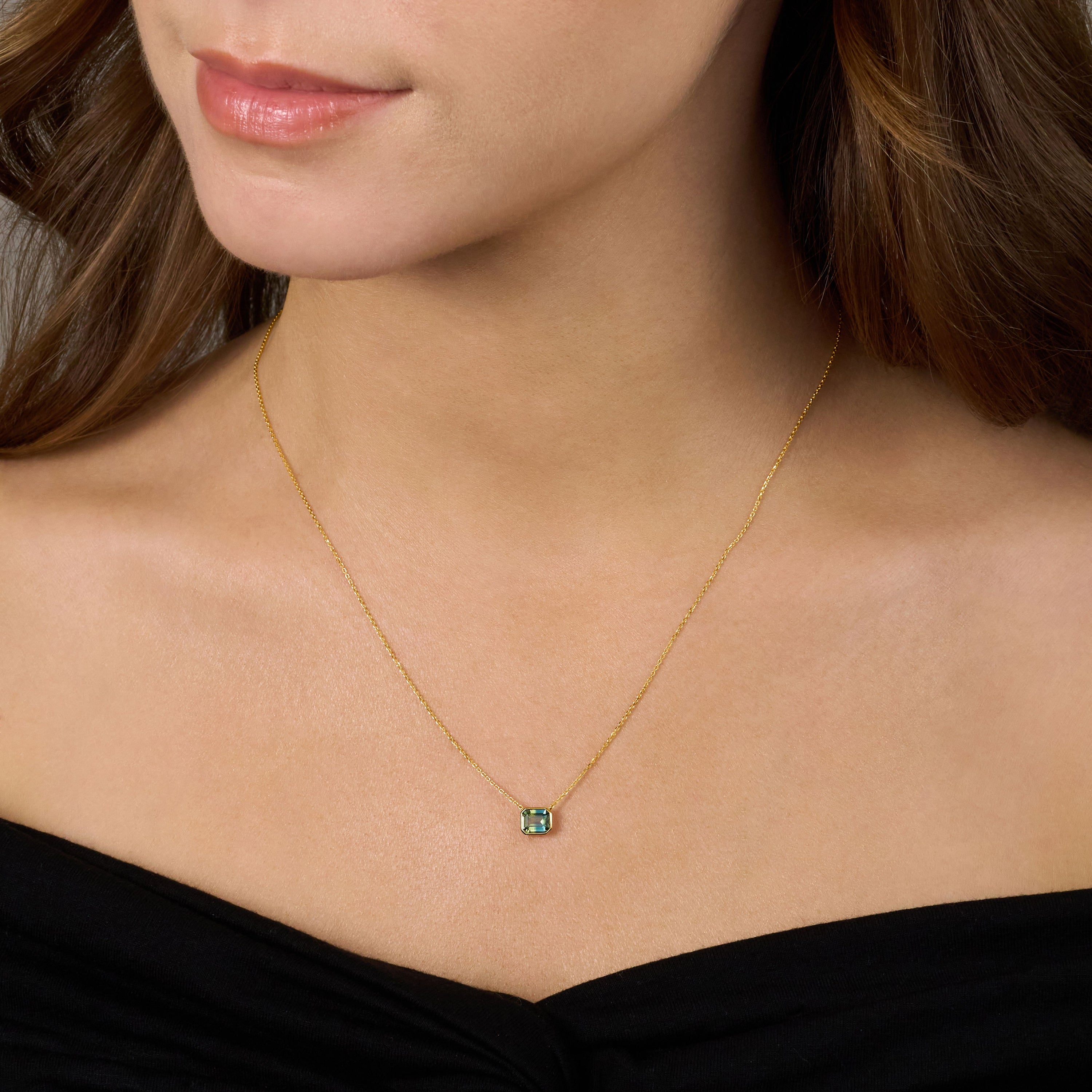 0.73ct Bi-Colour Yellowish Green-Blue Sapphire Pendant