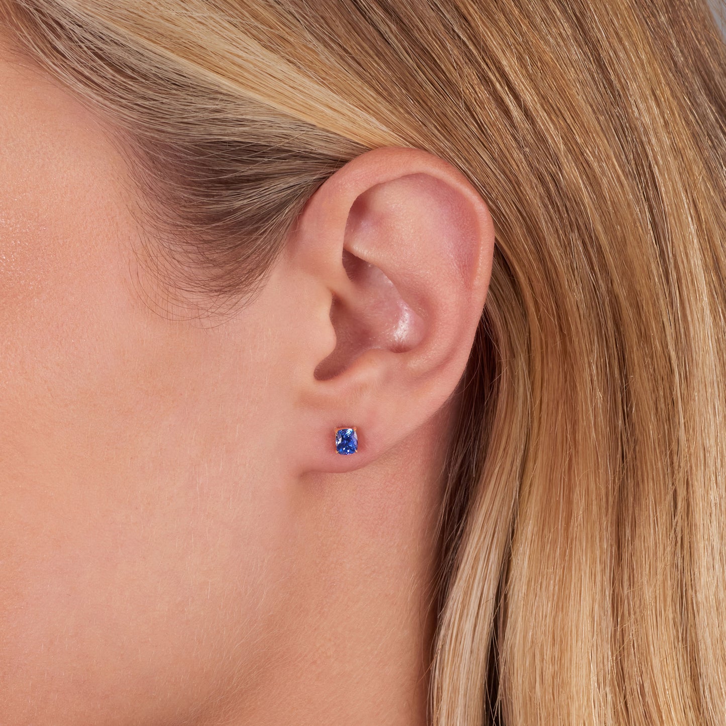 0.95cts Sapphire Stud Earrings