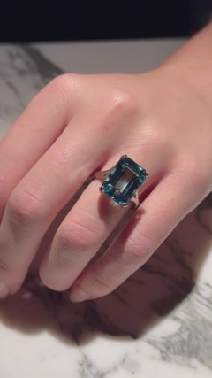 12.36cts Octagon Aquamarine Platinum Ring