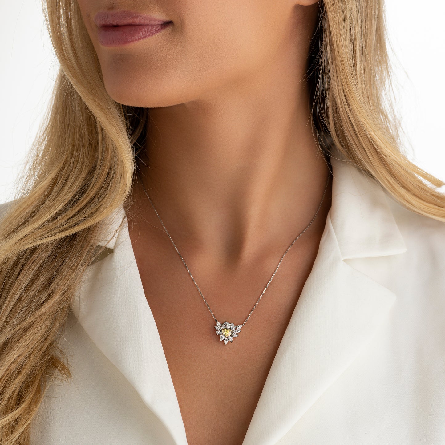 2.70cts White and Yellow Diamond Cluster Pendant