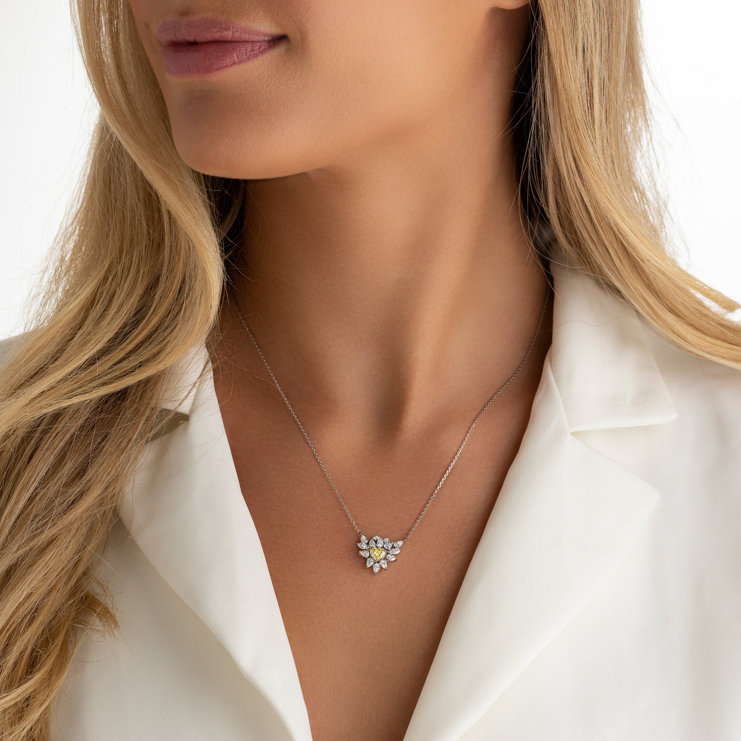 2.70cts White and Yellow Diamond Cluster Pendant