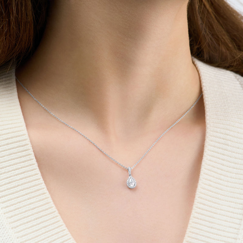 18ct White Gold Diamond Cluster Pendant