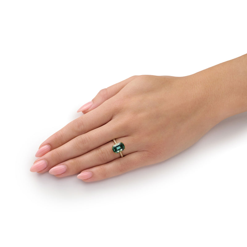 4.46cts Tourmaline Ring With Diamond Set Shoulders