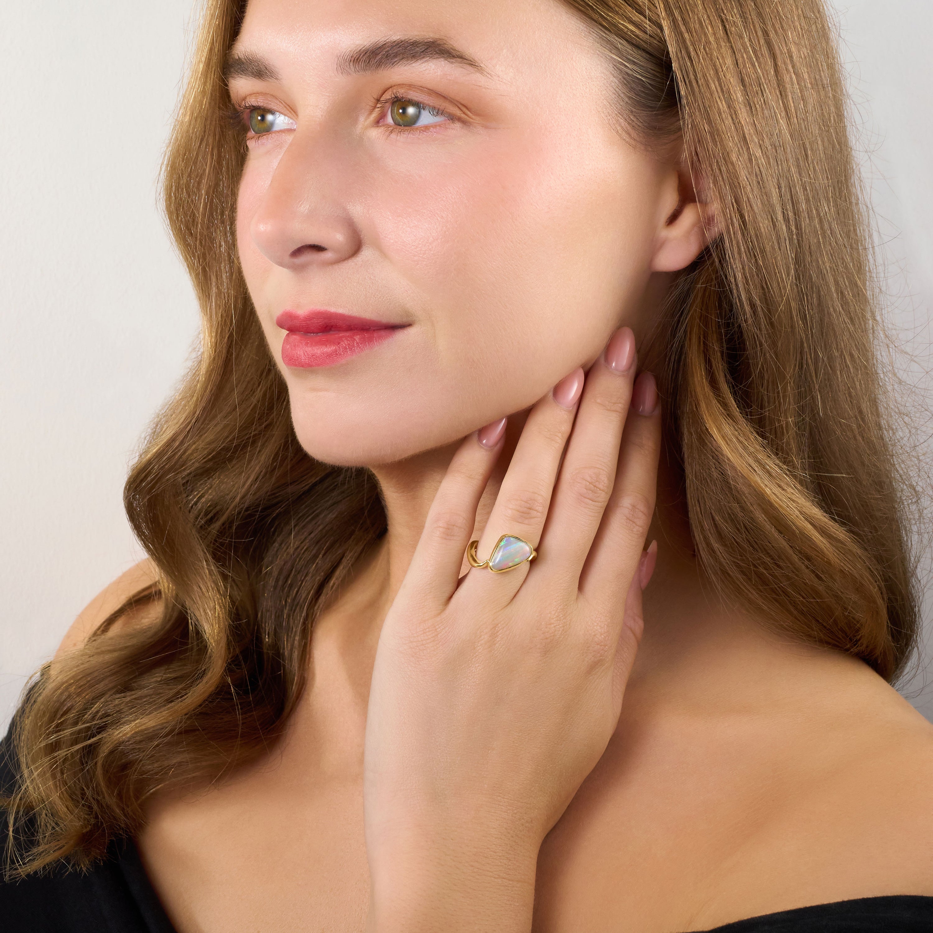 3.20cts Opal 18ct Yellow Gold Twist Ring