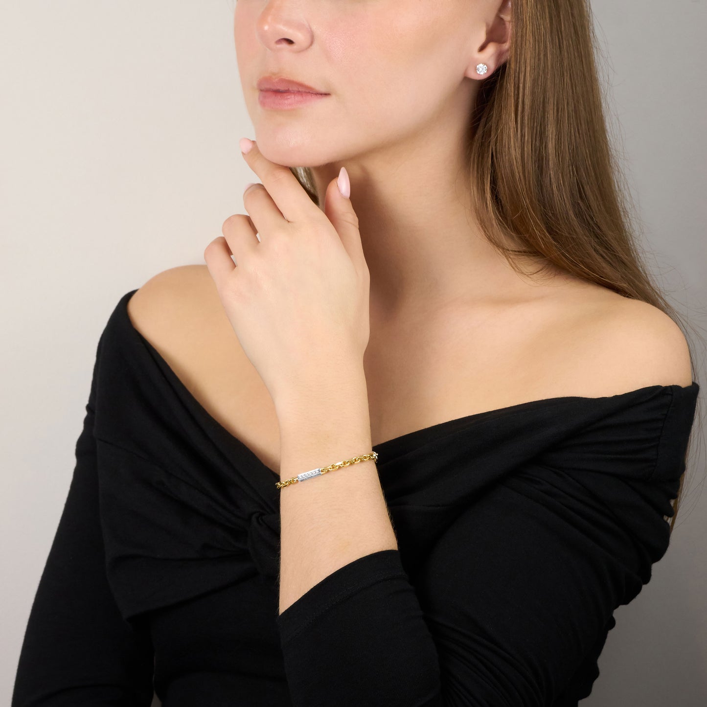 18ct Yellow Gold Bracelet With Diamond Set Bar