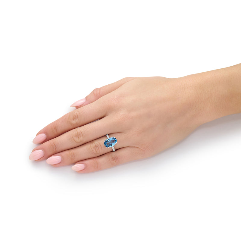 3.31ct Aquamarine Ring With Diamond Set Shoulders